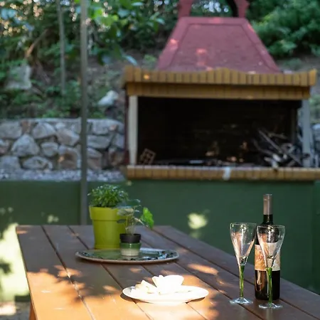 Kofos Limin アパート